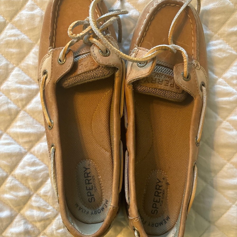 women’s sperry shoes